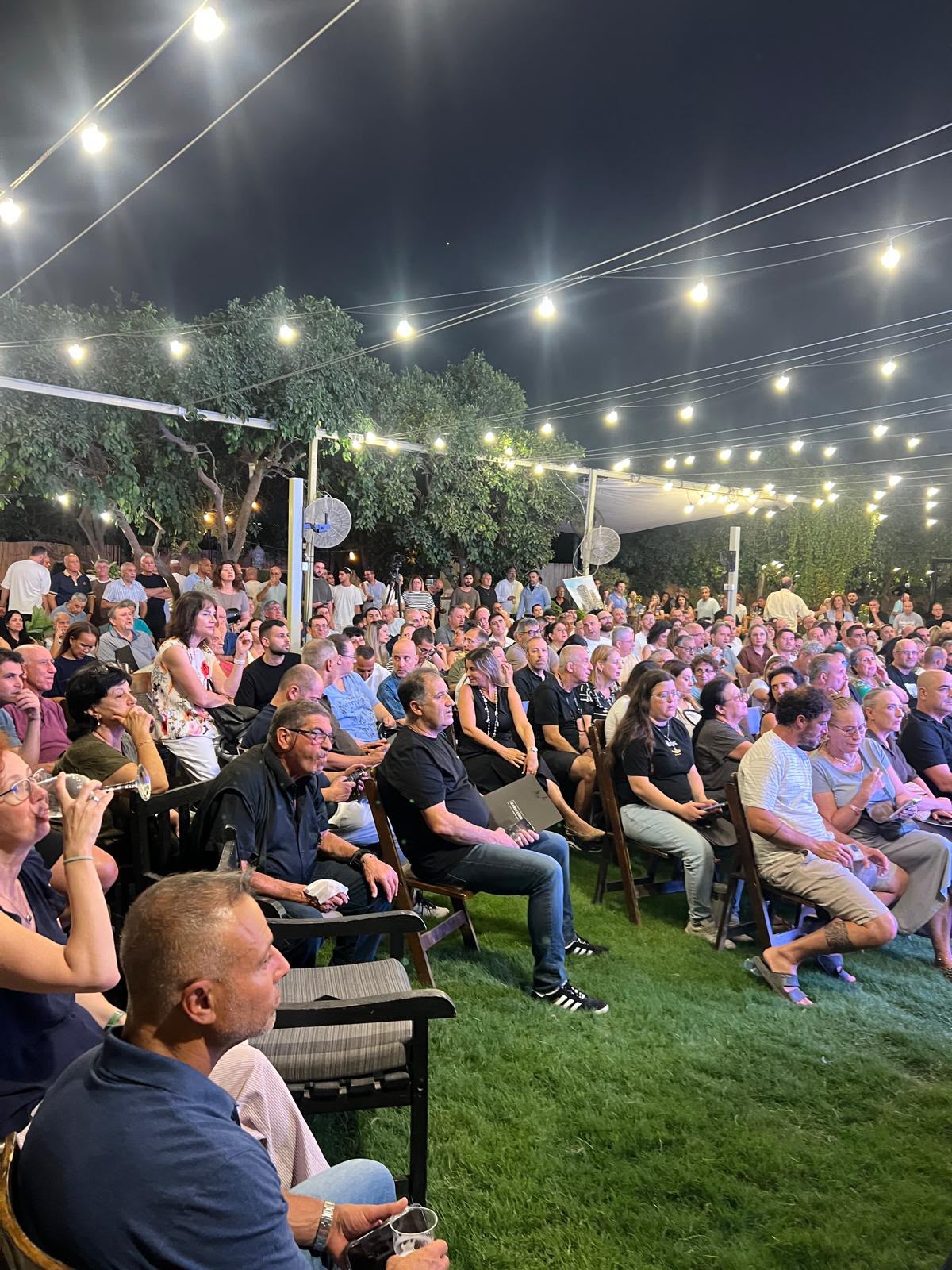 קהל המשתתפים בכנס הלקוחות והמתעניינים של רובע המייסדים, בית הדבש נס ציונה, אוגוסט 2026